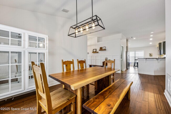 Building Photo - 1236 Alaqua Way