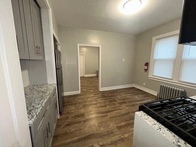 Building Photo - 100-102 Grand Ave