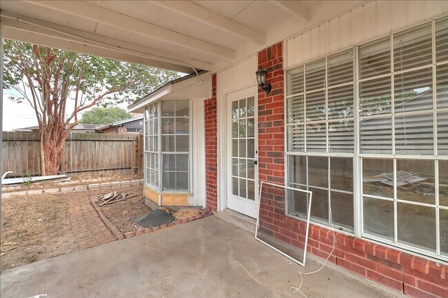 Building Photo - 6405 Clairfield St