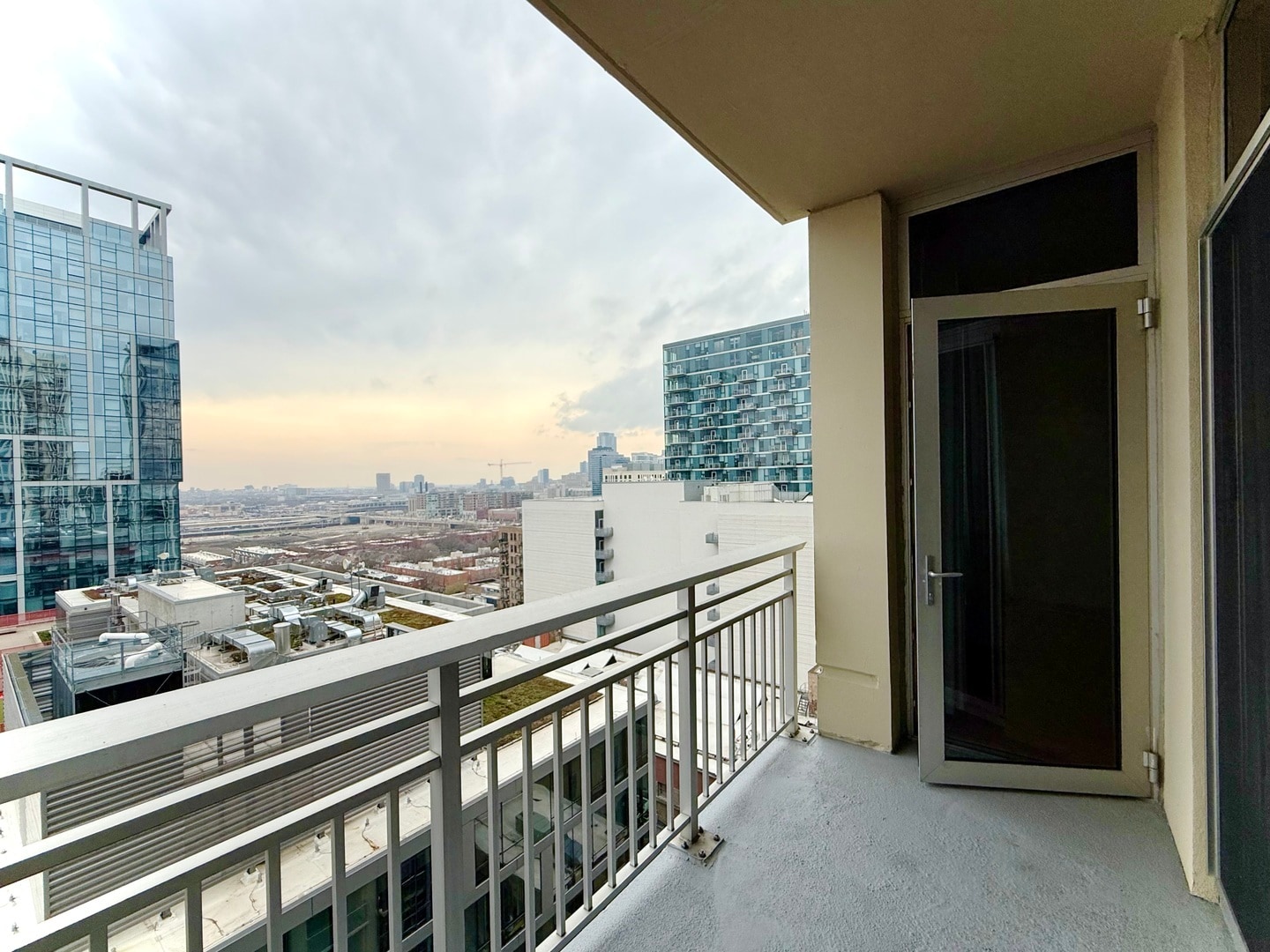 Building Photo - 1400 S Michigan Ave