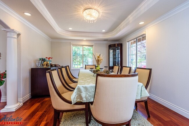 Building Photo - Stunning Home | Desirable Neighborhood | D...