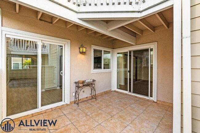 Building Photo - Remodeled 2 Bed, 2 Bath Condo with Ocean V...