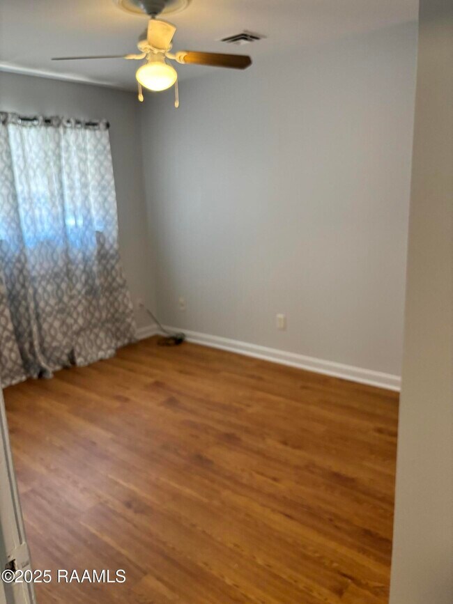 Building Photo - 203 Elmwood Dr