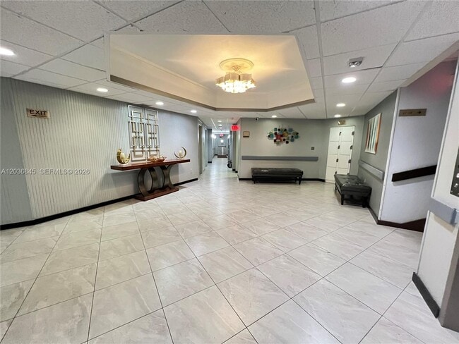 Building Photo - 1400 St Charles Pl