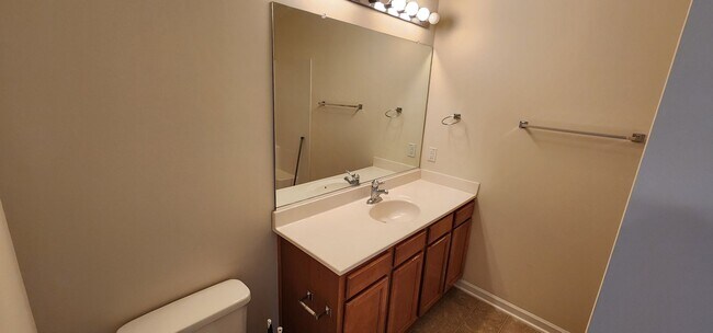 Building Photo - Great condo near Hanes Mall area, Clemmons and I40