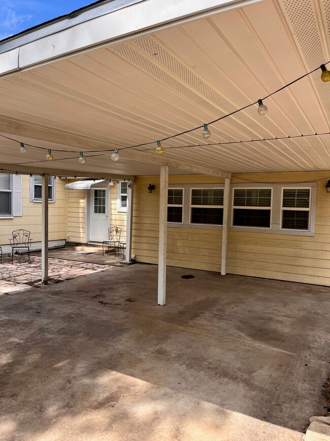 Building Photo - 357 Irvington Dr