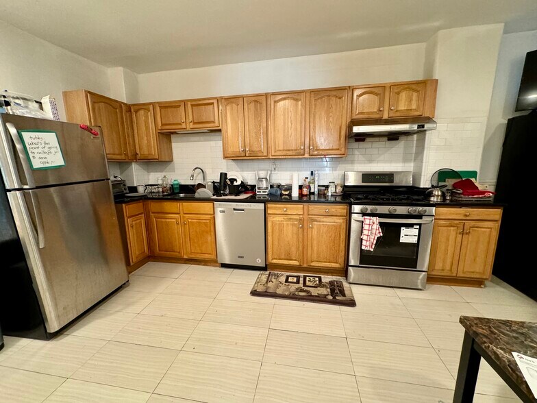 Building Photo - 872 Huntington Ave