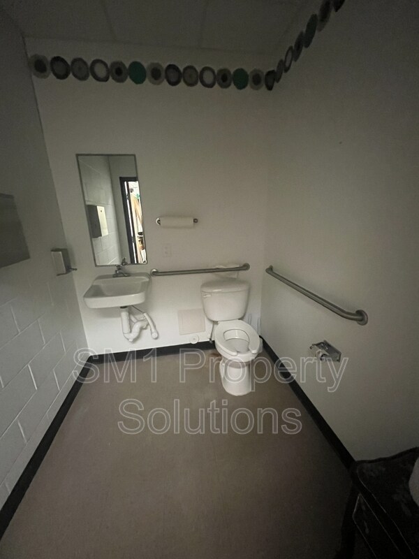 Building Photo - 2312 S Main St