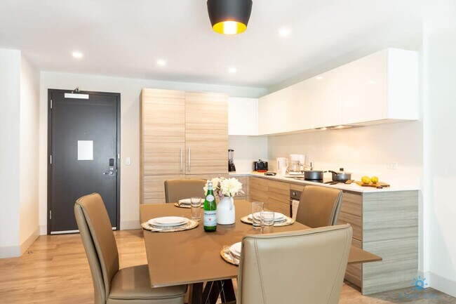 Building Photo - 111 N Ocean Dr