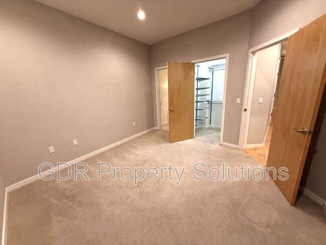 Building Photo - 3600 Central Ave SE