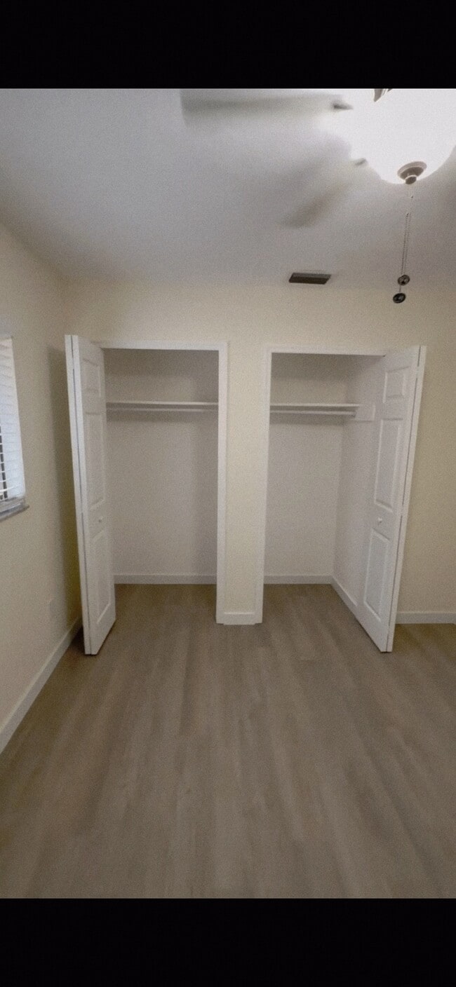 Building Photo - 121 Springwind Way