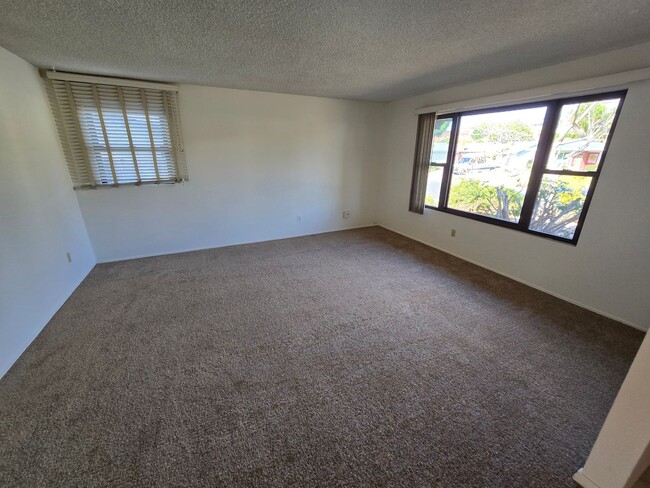 Building Photo - Spacious 4 Bedroom Home with 2-Car Garage & Large Living Areas