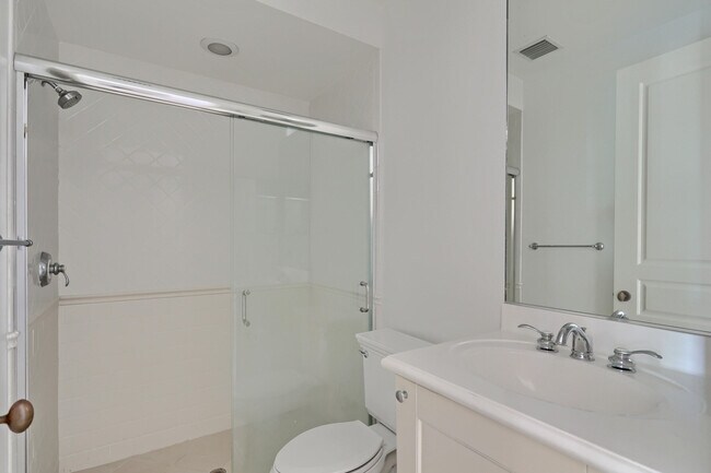Building Photo - 343 Flamingo Dr