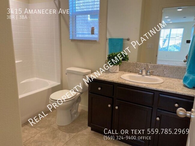 Building Photo - $2,500 Ashlan & Leonard 3 Bedroom + Solar ...
