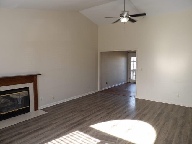 Building Photo - 107 Shannon Ln