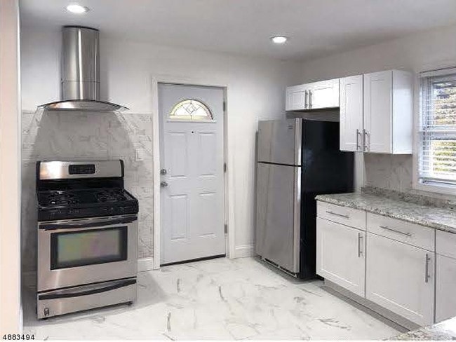 Building Photo - 588 Argyle Ave