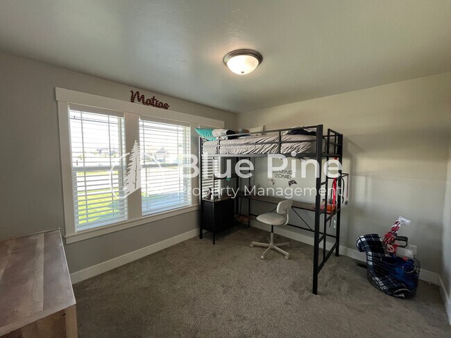 Building Photo - 6028 Fox Run Dr