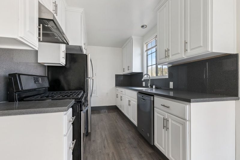 Building Photo - 2119 1/2 Stewart Street