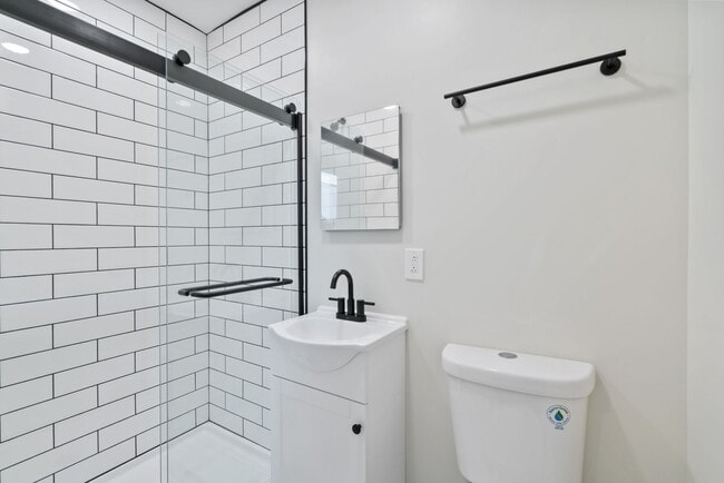 Building Photo - Exquisitely Renovated 3 Bedroom/ 2 Bath in Pittsburgh's East Side