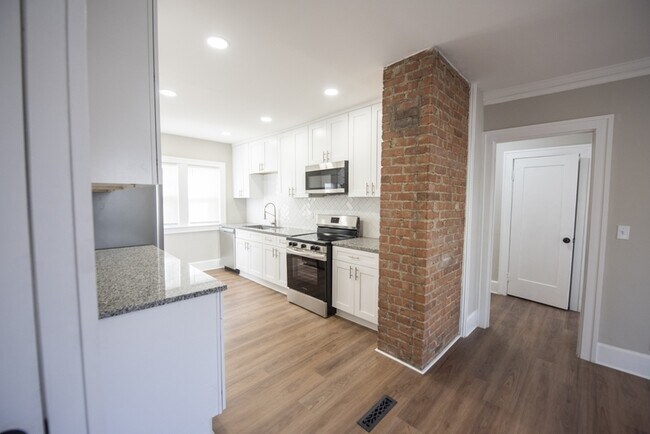 Building Photo - 2112 Lincoln Ave