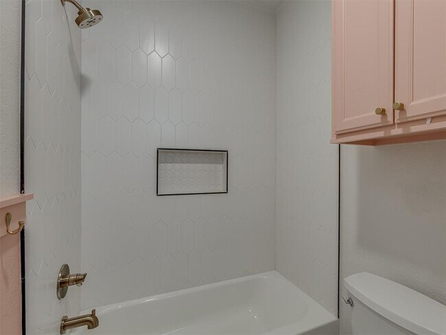 Building Photo - 4300 High Range Ln