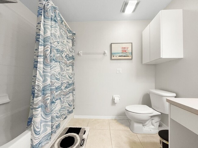 Building Photo - Spacious 4-Bedroom Townhome with Lake Views in Desirable Willow Lake Community