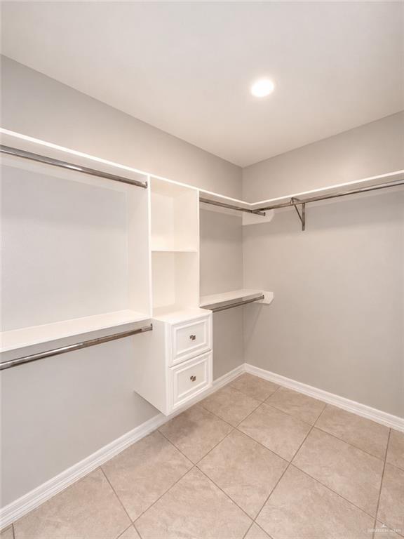 Building Photo - 16 Teak Dr