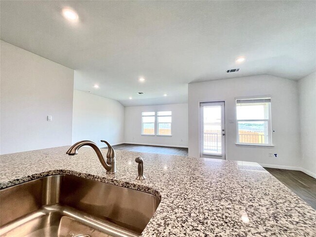 Building Photo - 590 Gladiola Lp