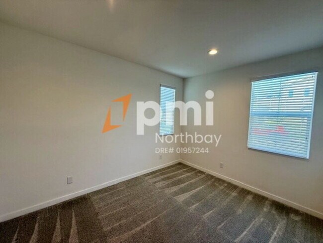 Building Photo - 707 Carnation Dr