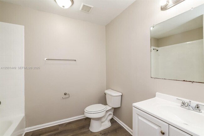 Building Photo - 3637 Ave Montresor