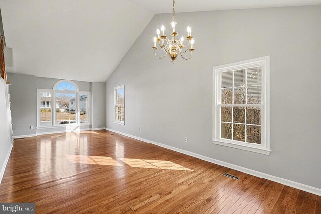 Building Photo - 5819 Stone Ridge Dr