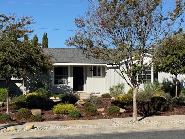 Primary Photo - Prime Ojai Location!