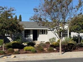 Building Photo - Prime Ojai Location!
