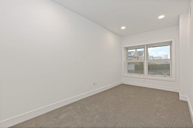 Building Photo - 92 S Highland Ave