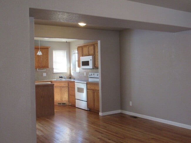 Building Photo - Charming 2 Story Doll House W/Unfinished Basement