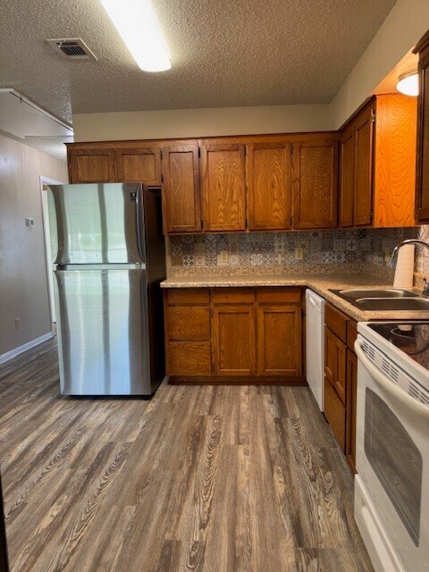 Building Photo - 49 Westwood Vlg Dr