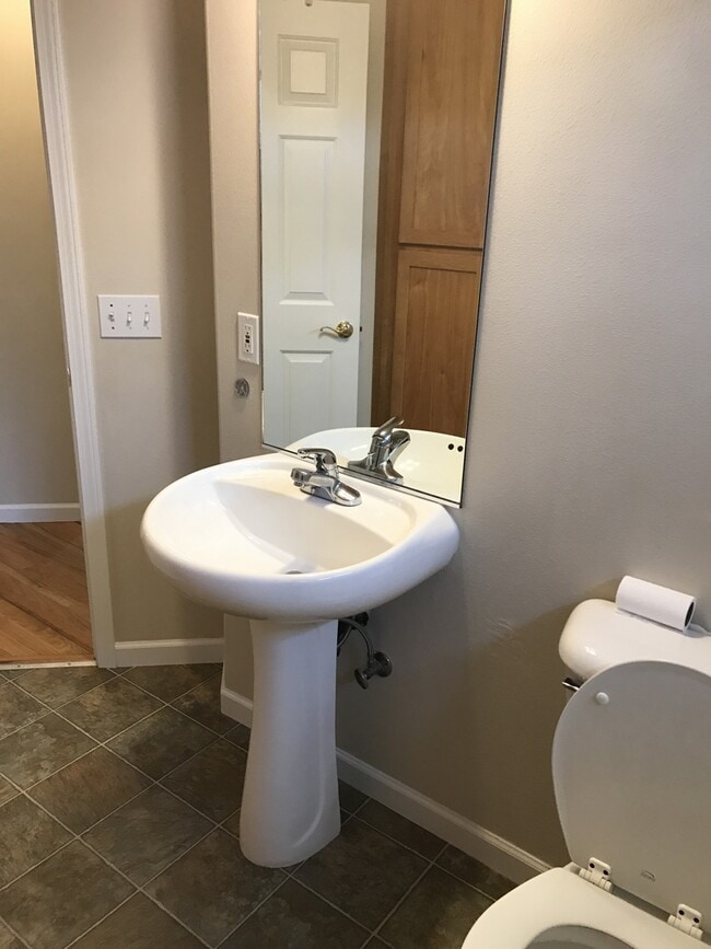 Building Photo - Three bedroom, Two bath home in Ashland.  | Available Now