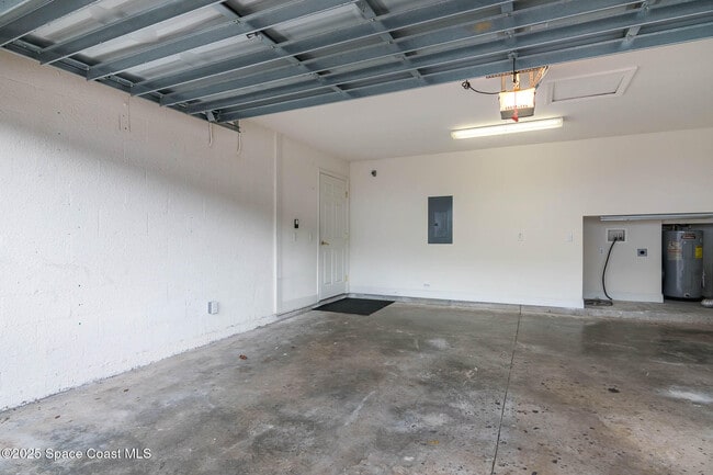 Building Photo - 208 Tin Roof Ave