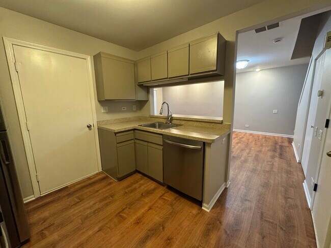 Building Photo - 407 Trenton Ct