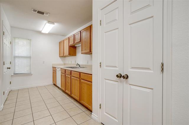 Building Photo - 208 N Val Verde