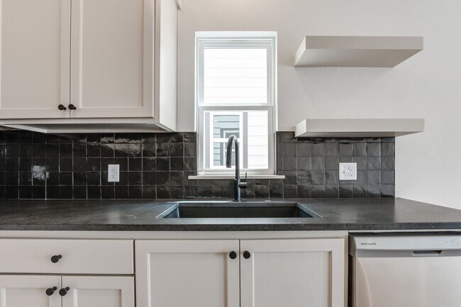 Building Photo - Urban living in Edmond