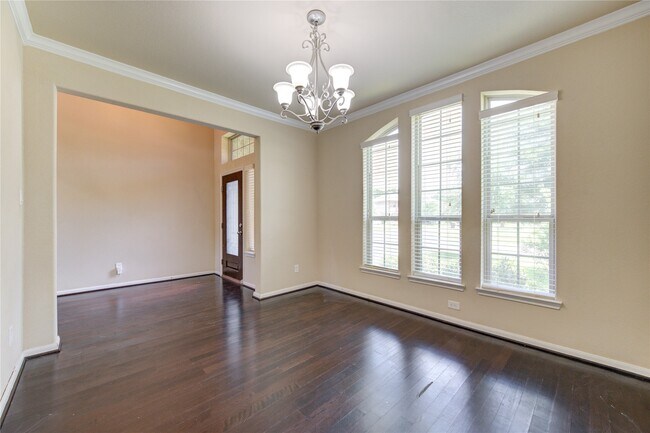 Building Photo - 15727 Whisper Woods Dr