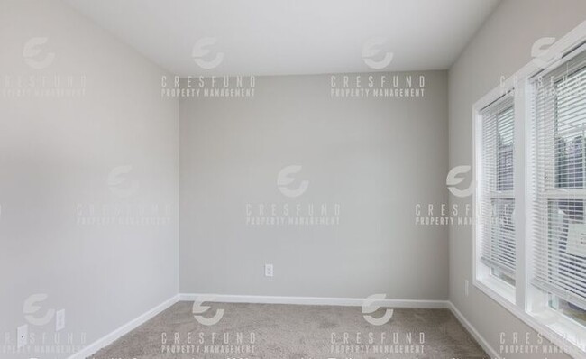 Building Photo - 2 Bedroom, 2 Bath - Like NEW and Available...