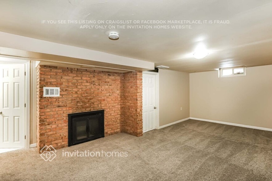 Building Photo - 1160 Kennard St N