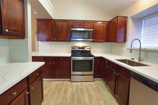 Building Photo - 7007 Glen Rosa Dr
