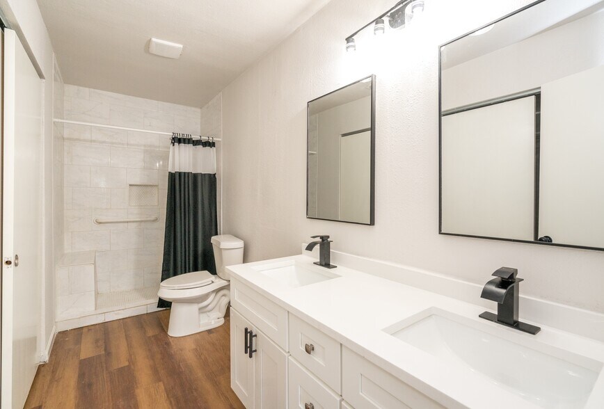 Building Photo - 731 Garden Meadow Dr