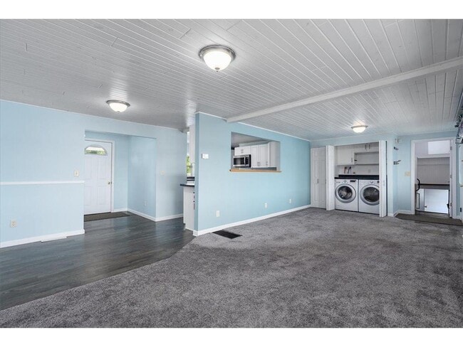 Building Photo - 773 US-63