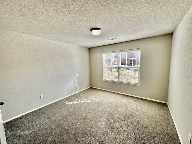 Building Photo - 6206 SW Warrington Rd