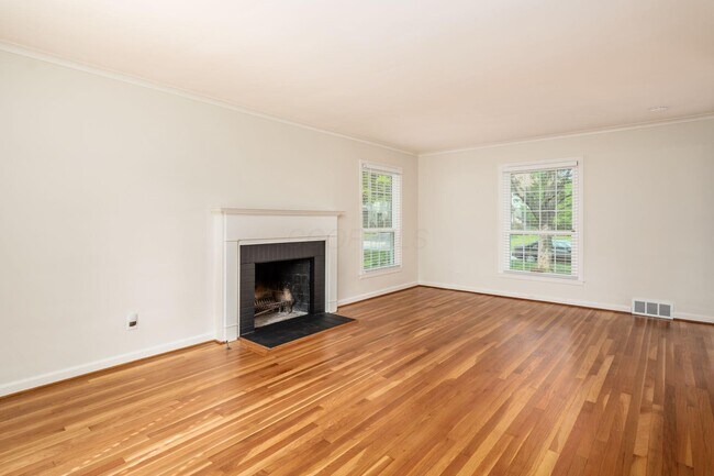 Building Photo - 2559 Welsford Rd