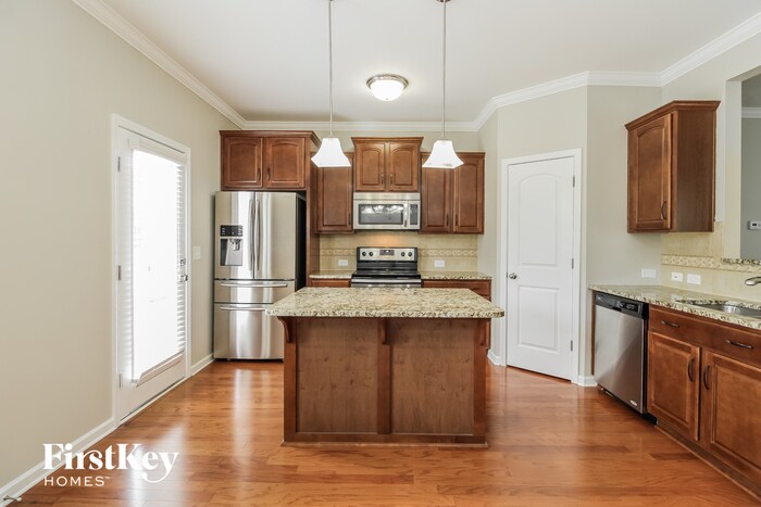 Building Photo - 323 Summergate Dr